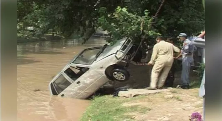 High-Speed car takes a plunge in Lahore canal, one dead, one injured