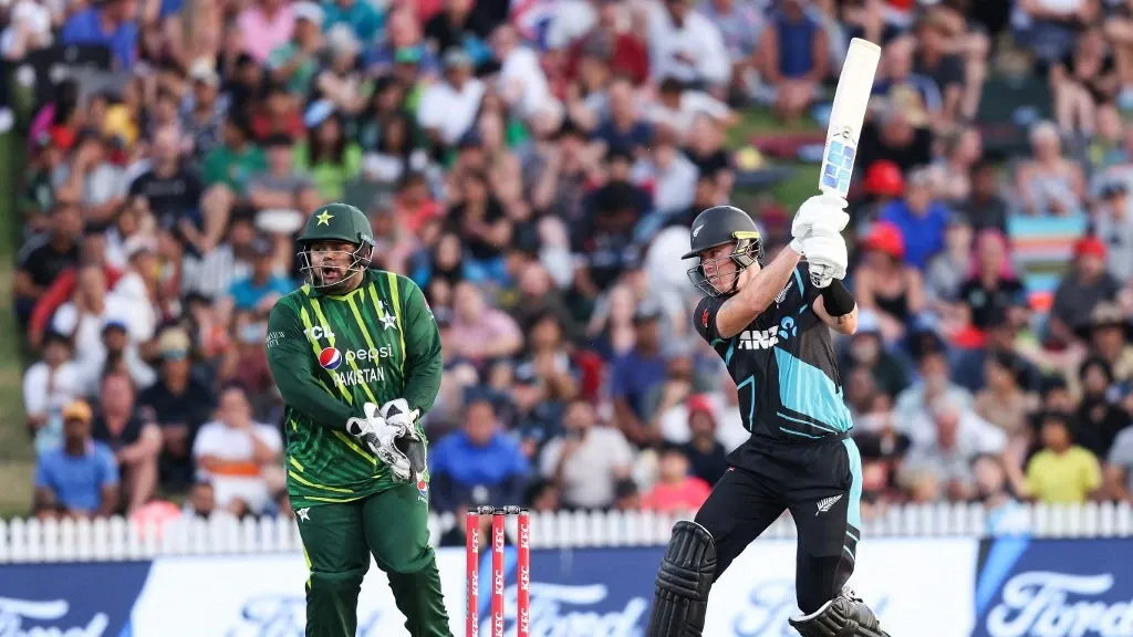 New Zealand clinches T20 series with dominant win over Pakistan