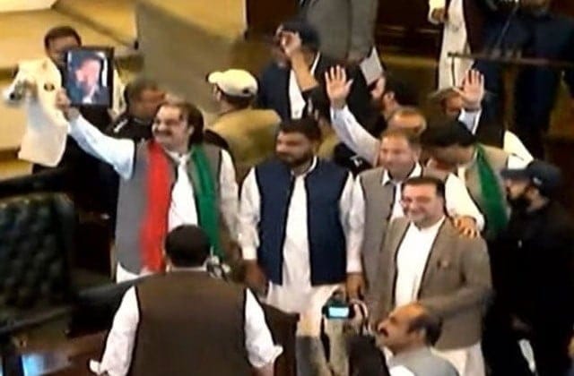 PTI-PML-N clash mars new members' oath-taking in KPK Assembly