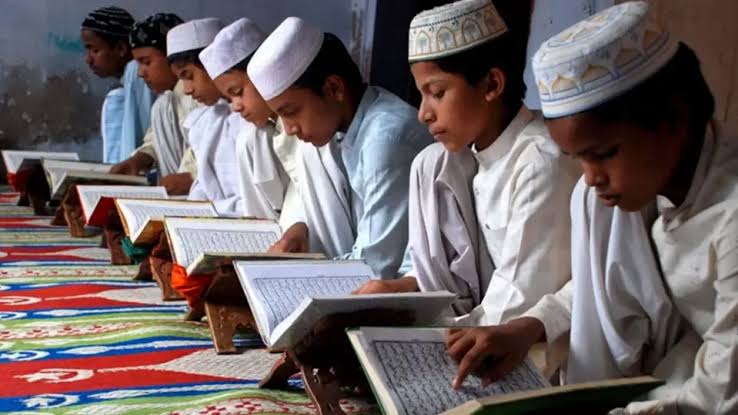 Pakistani Madrassa Claims World Record for Hafiz Quran Graduates