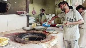 Lahore Tandoor Owners Defy Government's Reduced Bread Prices