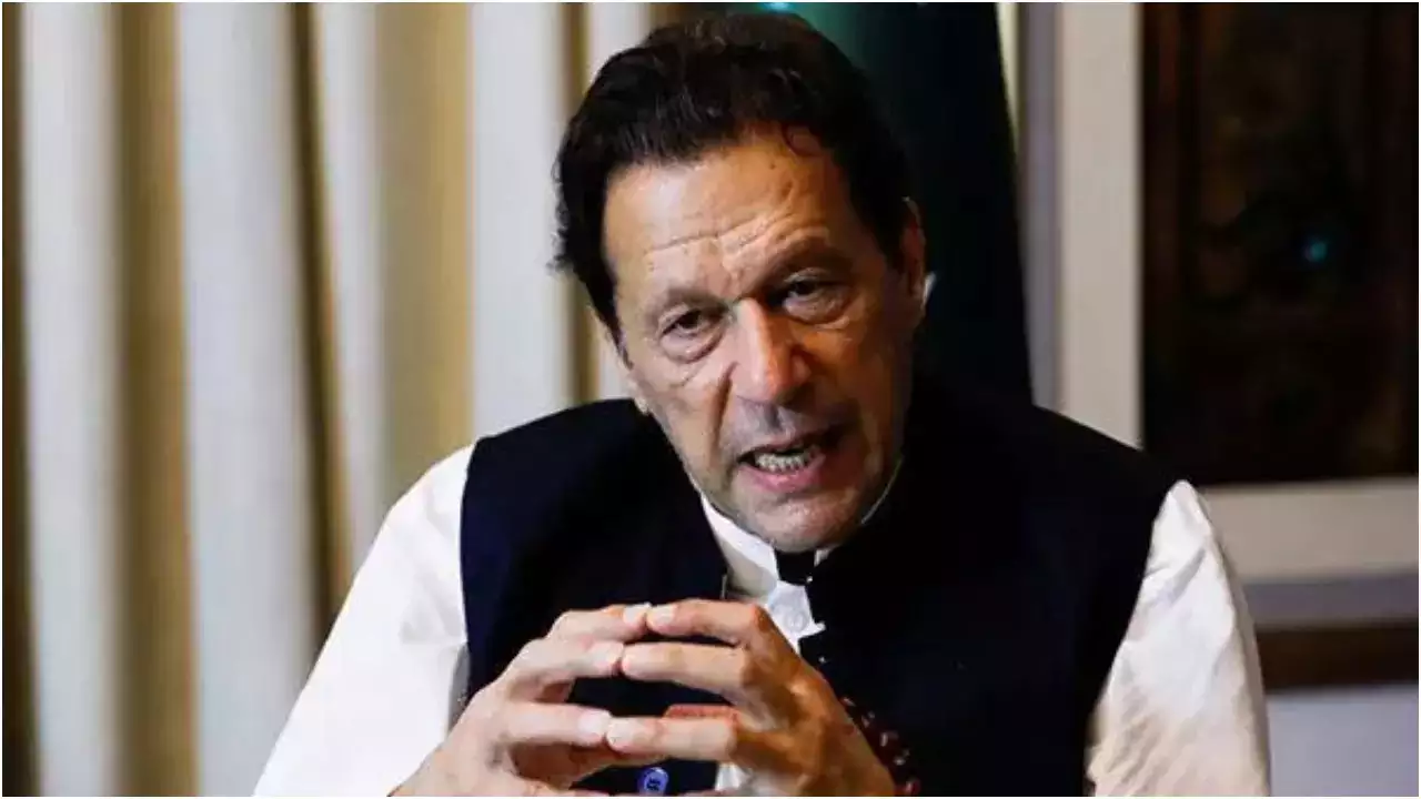 Imran Khan summons disgruntled PTI lawmakers amid forward block rumors