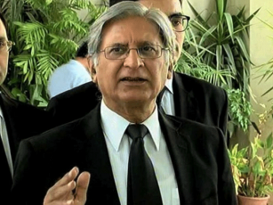 Aitzaz Ahsan criticizes PML-N's approach, warns against misusing Article 6