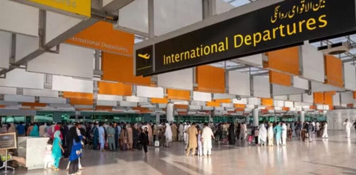 Overseas ministry reveals 1.3% Pakistanis left country in 5 years