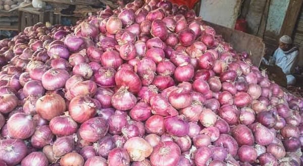 Onion hits record high at Rs. 330 per kg in Peshawar