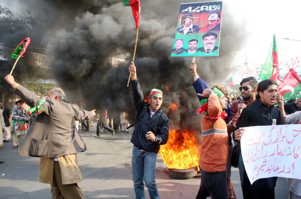 Lahore police books 38 PTI workers, leaders on charges of arson, vandalism