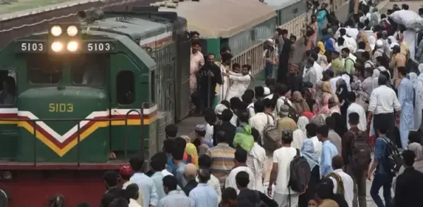 Pak Railways considers eid train fare reductions, additional coaches, and improved services