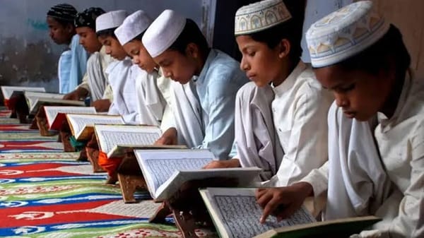 Pakistani Madrassa Claims World Record for Hafiz Quran Graduates