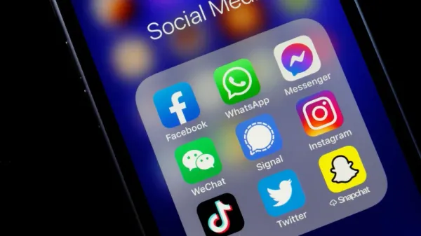 Federal govt bans social media use for employees without permission