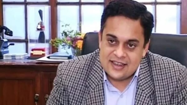 وفاقی وزیر اقتصادی امور احد چیمہ کی میڈیا سے غیر رسمی گفتگو
