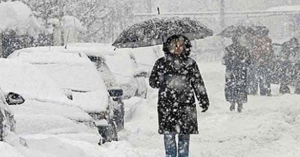 وادی کاغان کا سیاحتی مقام ناران برفانی طوفان کے باعث بند