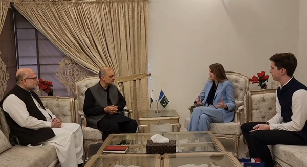 امیر جماعت اسلامی پاکستان حافظ نعیم الرحمان سے برطانوی ہائی کمشنر جین میریٹ کی ملاقات۔