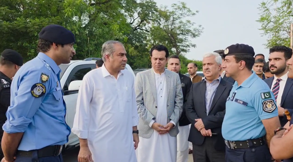 محرم الحرام سکیورٹی پلان۔وفاقی وزیر داخلہ محسن نقوی اور وزیر مملکت  طلال چوہدری  کا مرکزی امام بارگاہ اثناء عشری جی 6  کا دورہ